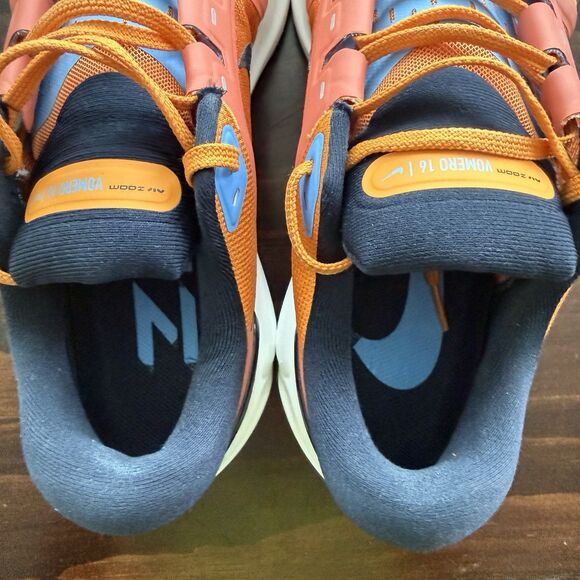 Size 10.5 - Nike Air Zoom Vomero 16 Light Curry Dark Obsidian - Picture 4 of 10